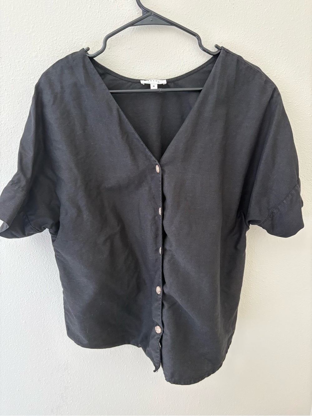 VETTA Black Button-Front V-Neck Blouse